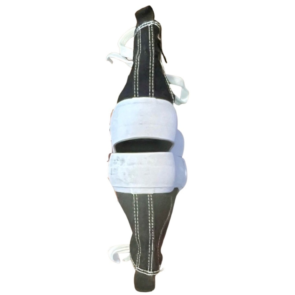 High-Top Canvas Sneakers with White Accents - Picture 5 of 8